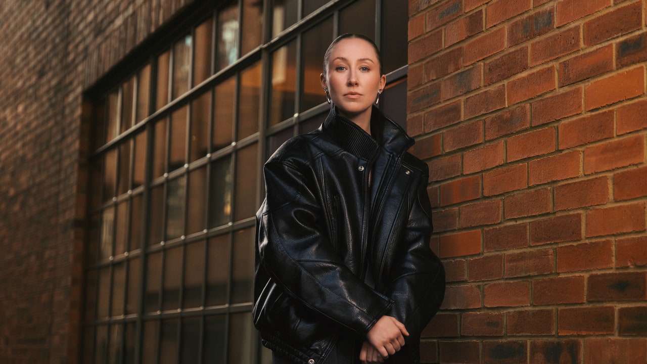 ERIN VOGUE L1260661 Crop