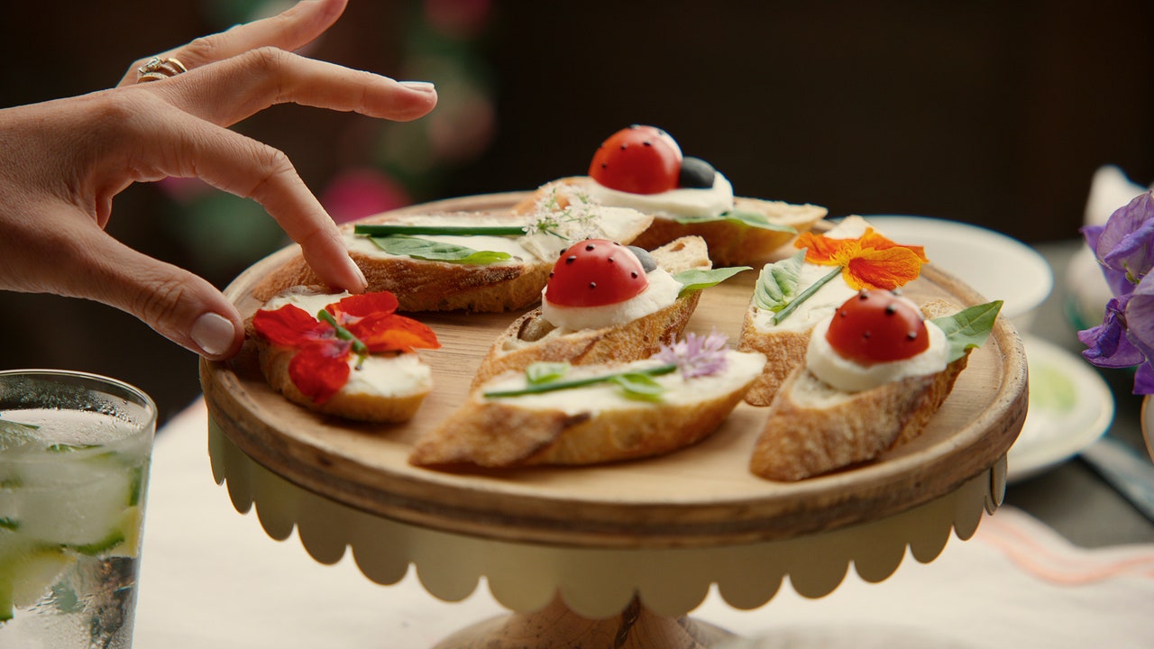 With Love Meghan n S1 E2 00 33 46 00R