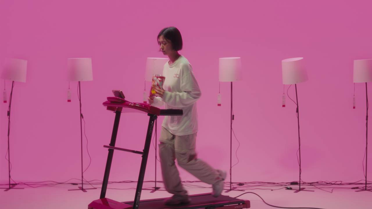 KaniReleasing DesertofNamibia YokoYamanaka HiRes 1