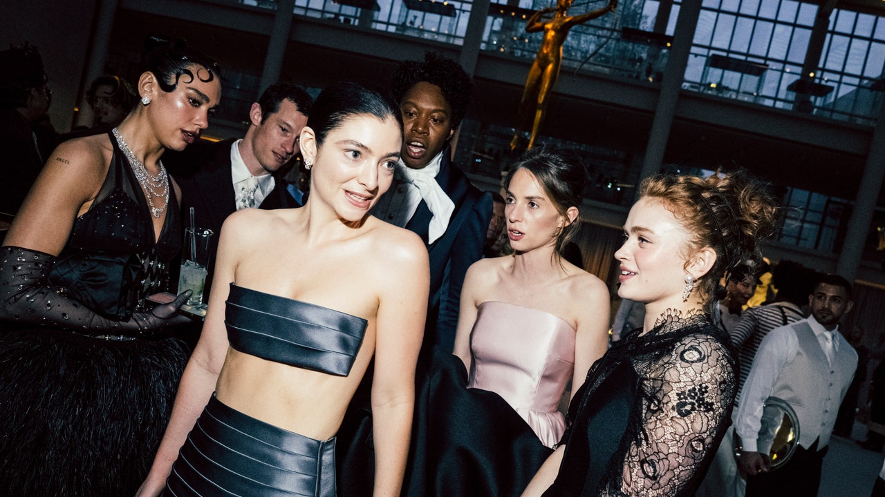 VOGUE METGALA2025 POUPAY 010