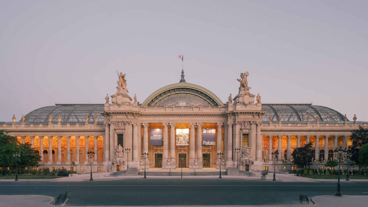 020 GRAND PALAIS CHURCHILL FACADE BY NIGHT © CHARLY BROYEZ FOR CHATILLON ARCHITECTES