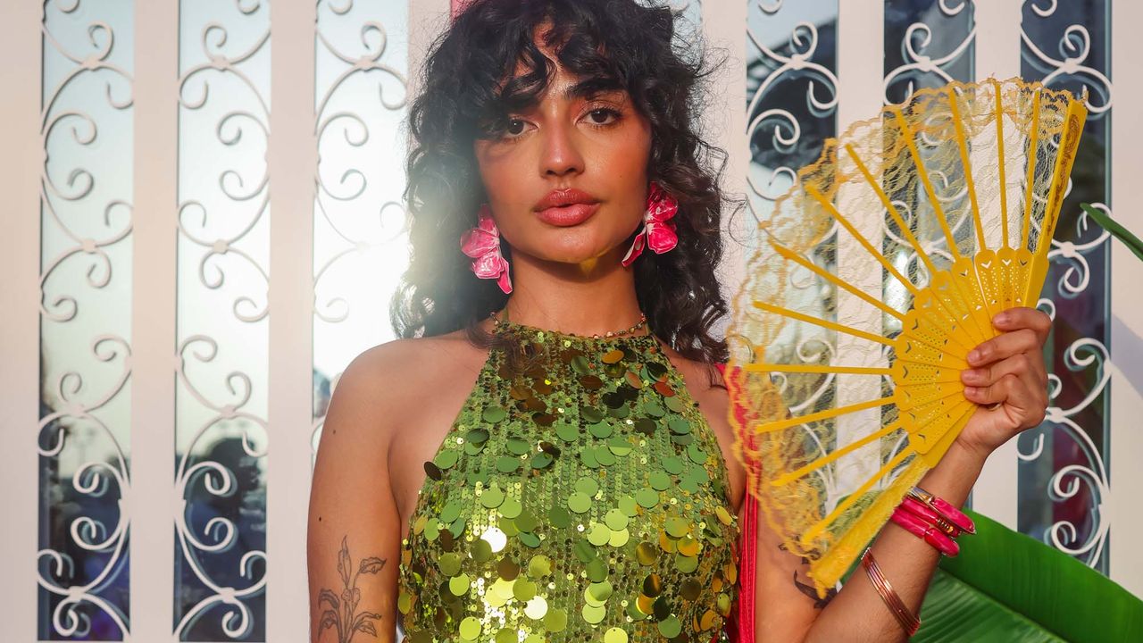 BADBUNNY ELCHOLI STREETSTYLE GABIPEREZSILVER 012