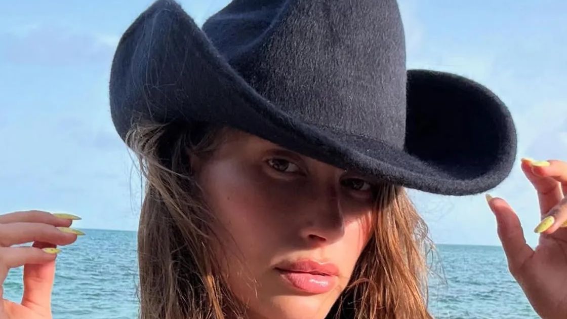 Hailey Bieber lemon drop nails