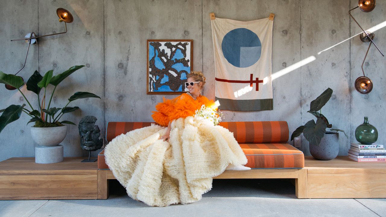 The Bride Wore a One-of-a-Variety Molly Goddard Costume for Her Vibrant Bay Space Wedding ceremony